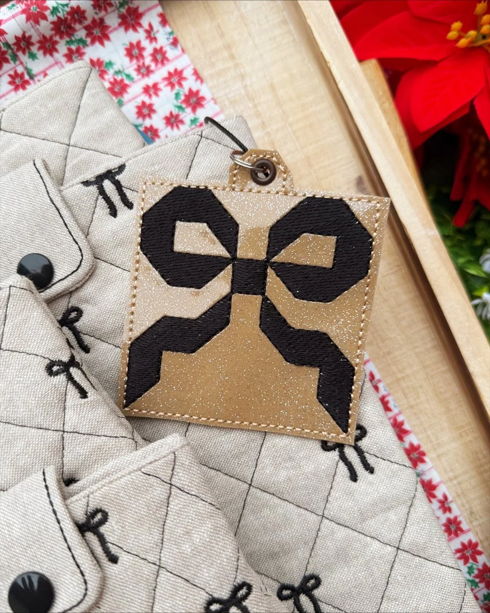 Bow Quilt Block Bag Tag – Digital Embroidery Pattern Download